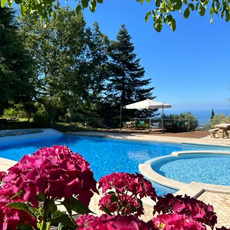 La Terrazza Sulla Versilia ปิเอตราซานตา ภายนอก รูปภาพ