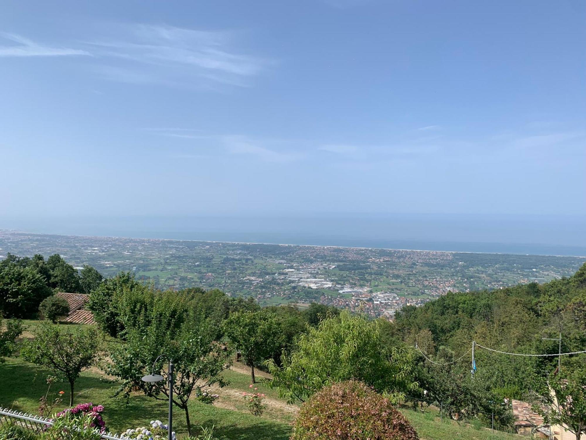 La Terrazza Sulla Versilia ปิเอตราซานตา ภายนอก รูปภาพ